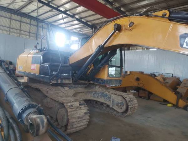 徐工XE215D履帶式挖掘機