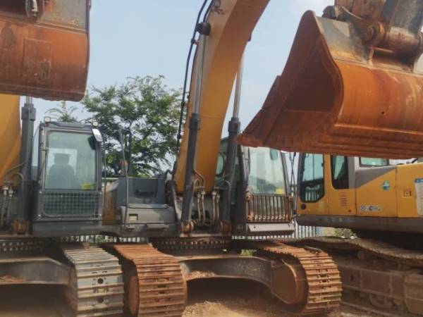 徐工XE380DK履帶式挖掘機(jī)