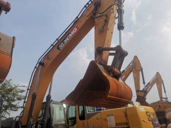 徐工XE380DK履帶式挖掘機(jī)