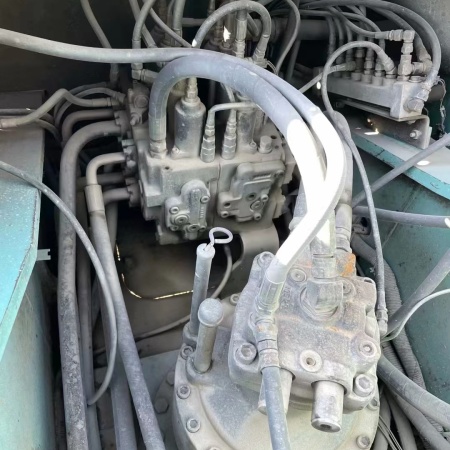 神钢SK260履带式挖掘机