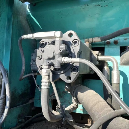 神钢SK260履带式挖掘机