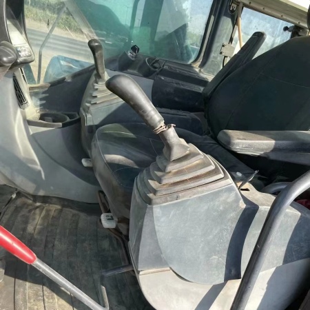 神钢SK260履带式挖掘机