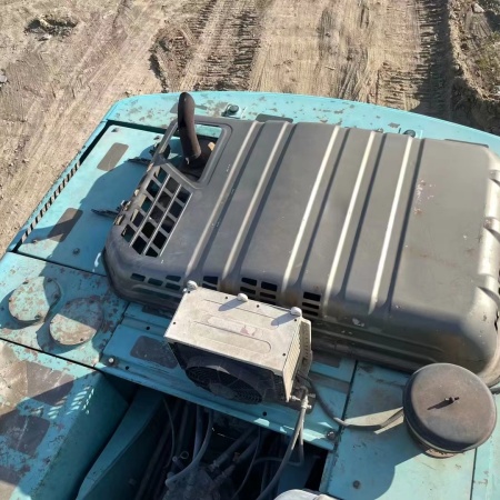 神钢SK260履带式挖掘机