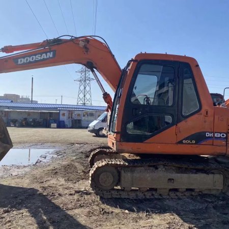 斗山DX80履带式挖掘机