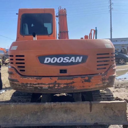 斗山DX80履带式挖掘机