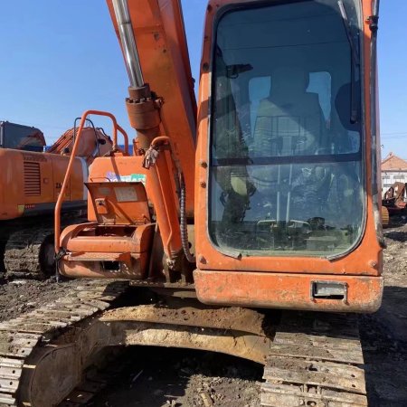 斗山DX80履带式挖掘机