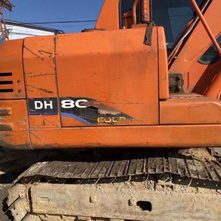 斗山DX80履带式挖掘机