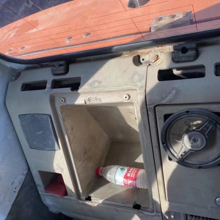 斗山DX80履带式挖掘机