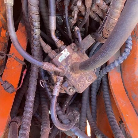 斗山DX80履带式挖掘机