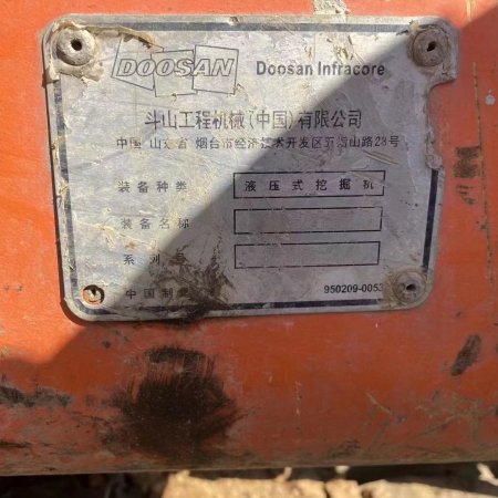 斗山DX80履带式挖掘机