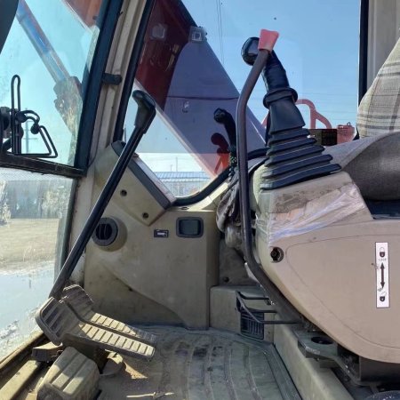 斗山DX80履带式挖掘机