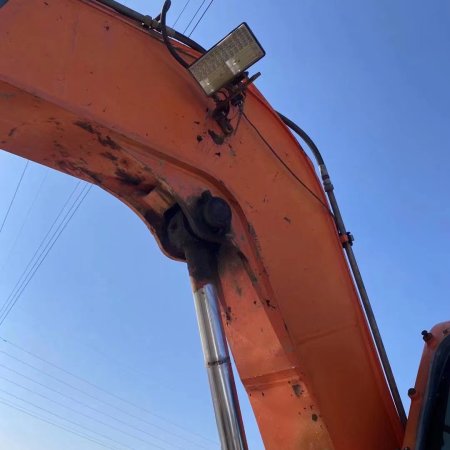 斗山DX80履带式挖掘机