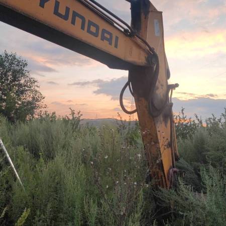 现代R215-7履带式挖掘机