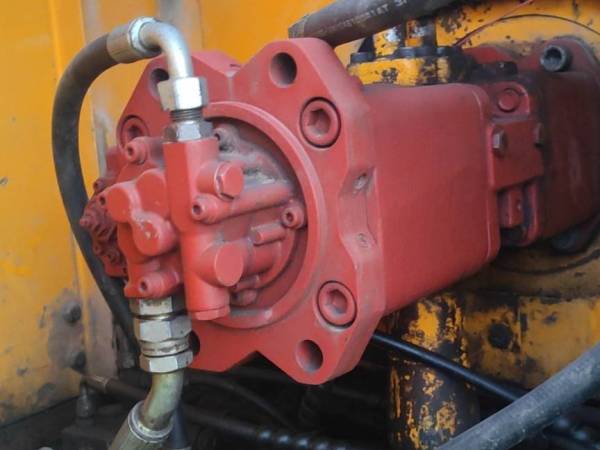 現(xiàn)代R215-7履帶式挖掘機(jī)