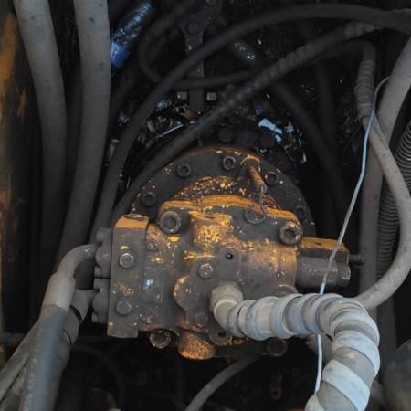 现代R215-7履带式挖掘机