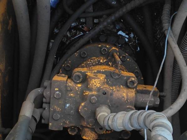 現(xiàn)代R215-7履帶式挖掘機(jī)