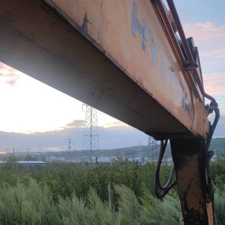 现代R225-7履带式挖掘机