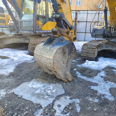 徐工XE245DK履带式挖掘机