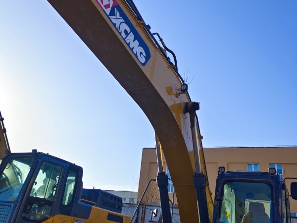 徐工XE245DK履帶式挖掘機(jī)