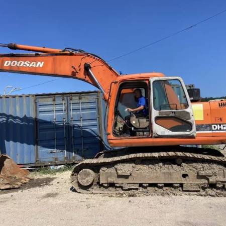 斗山DH220-7履带式挖掘机