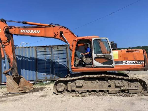 斗山DH220-7履帶式挖掘機(jī)