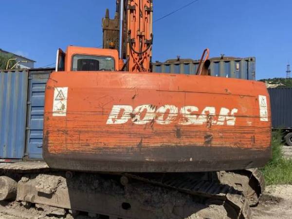 斗山DH220-7履帶式挖掘機(jī)