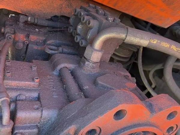 斗山DH220-7履帶式挖掘機(jī)