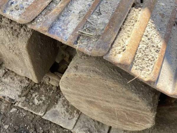 斗山DH220-7履帶式挖掘機(jī)