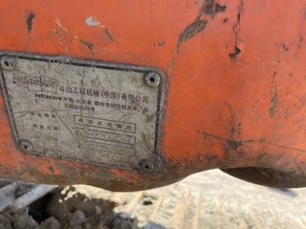 斗山DH220-7履帶式挖掘機(jī)