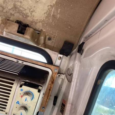 斗山DH220-7履带式挖掘机