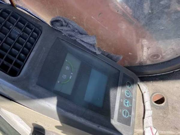 斗山DH220-7履帶式挖掘機(jī)