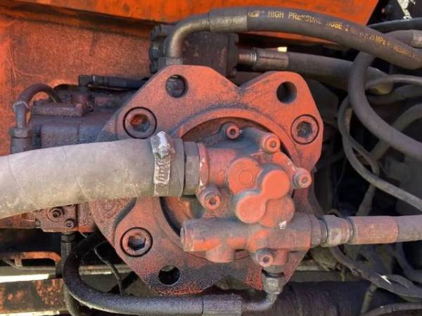 斗山DH220-7履帶式挖掘機(jī)