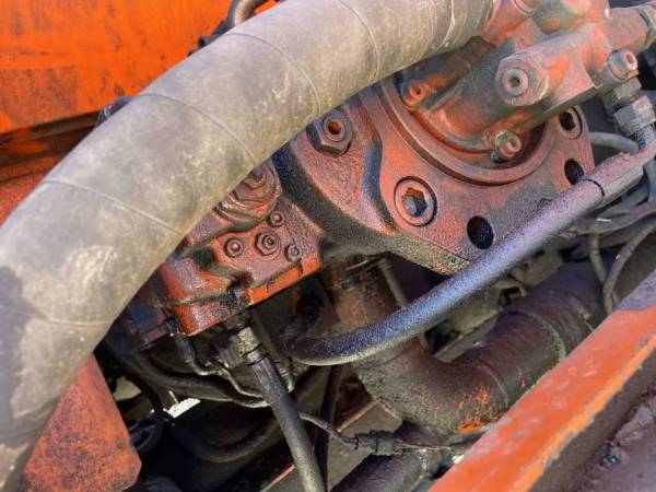 斗山DH220-7履帶式挖掘機(jī)