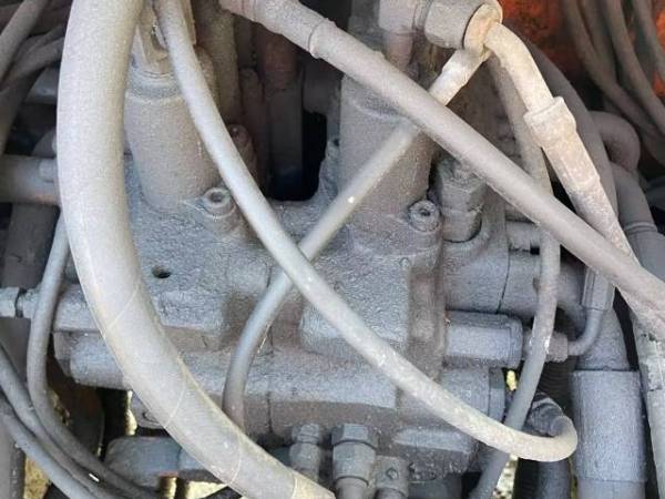 斗山DH220-7履帶式挖掘機(jī)