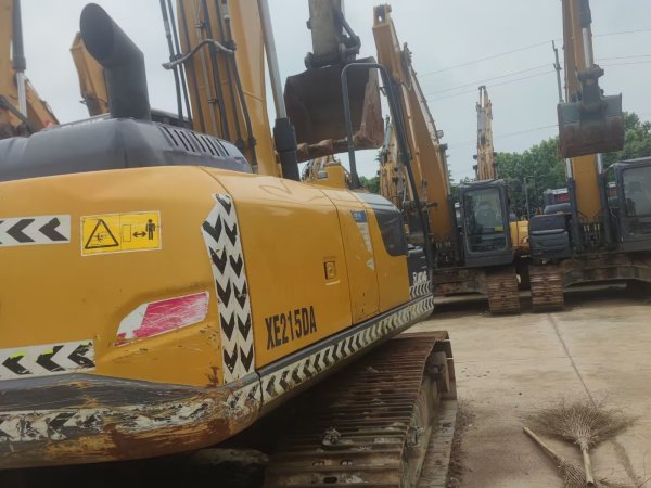 徐工XE205DA履帶式挖掘機