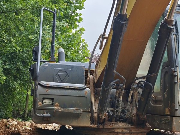 徐工XE215DA履帶式挖掘機(jī)