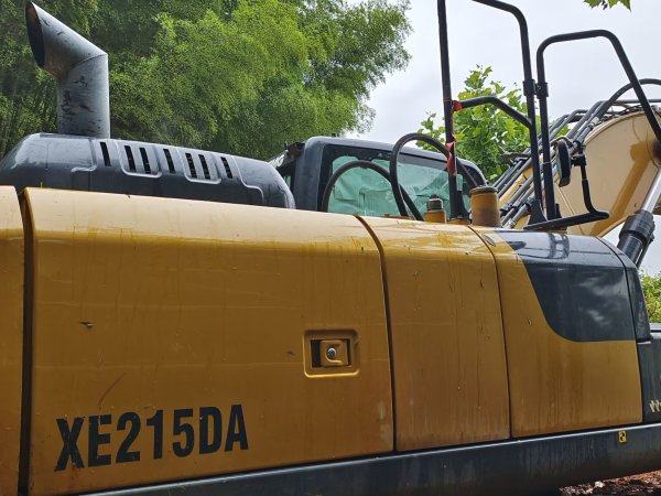 徐工XE215DA履帶式挖掘機(jī)