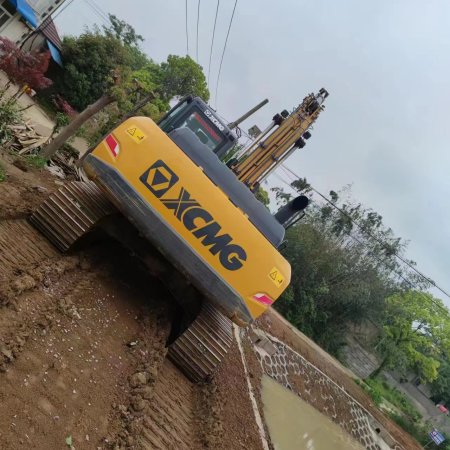 徐工XE215DA履带式挖掘机