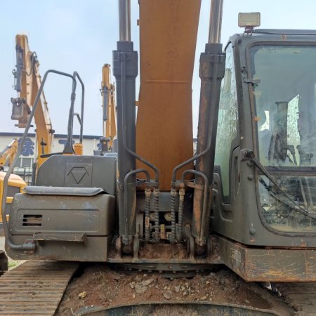 徐工XE215DA履带式挖掘机