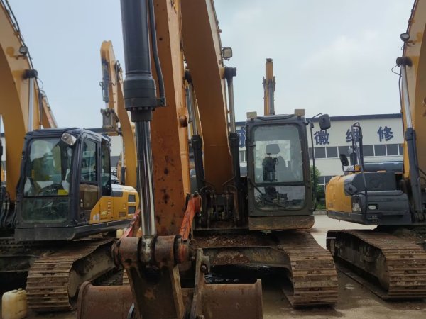 徐工XE215DA履帶式挖掘機(jī)