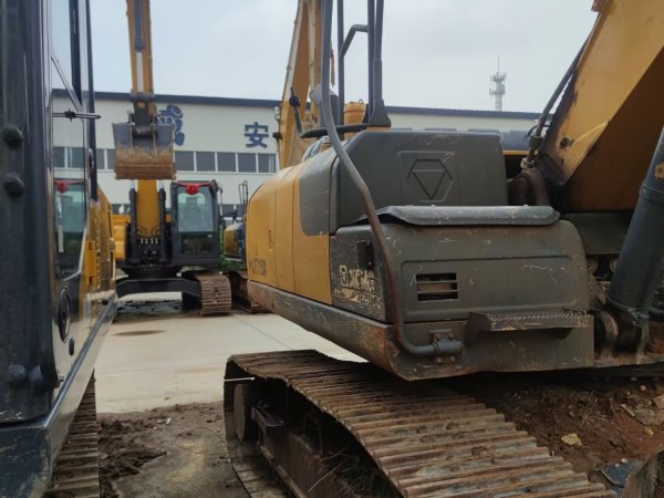 徐工XE215DA履帶式挖掘機(jī)