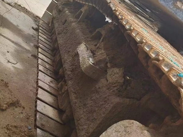 徐工XE270DK履帶式挖掘機