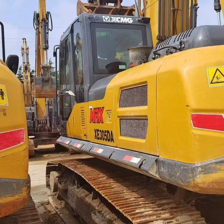 徐工XE270DK履带式挖掘机