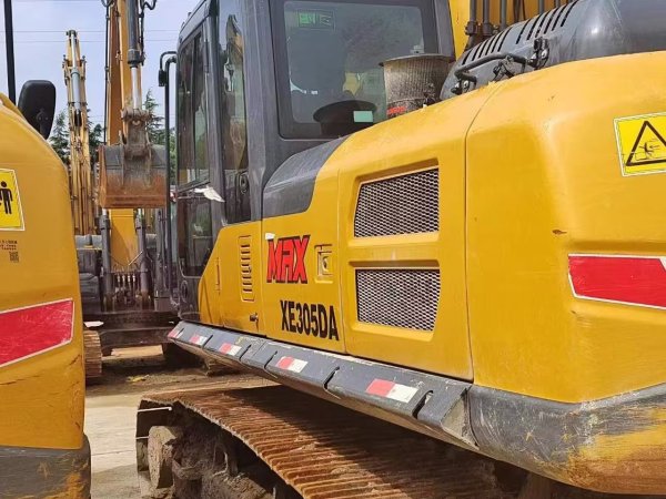 徐工XE270DK履帶式挖掘機