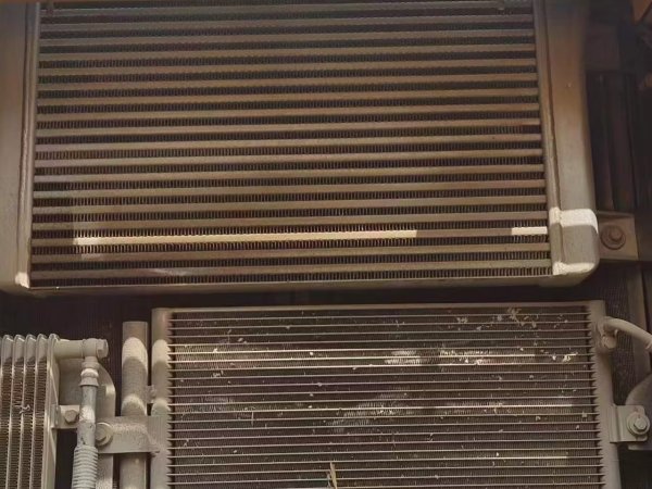 徐工XE270DK履帶式挖掘機