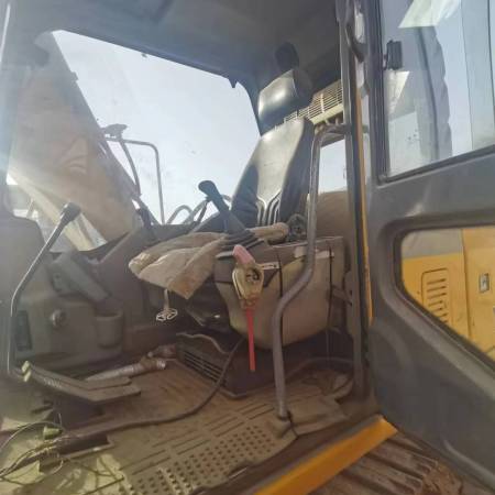 徐工XE150D履带式挖掘机