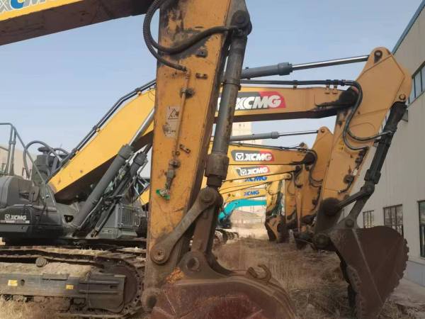 徐工XE150D履帶式挖掘機