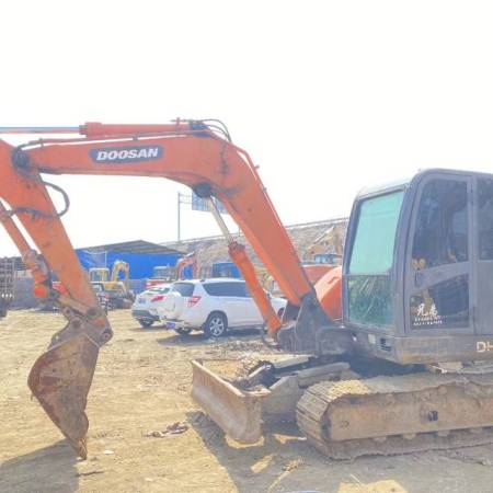 斗山DX80履带式挖掘机