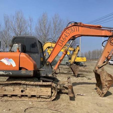 斗山DX80履带式挖掘机