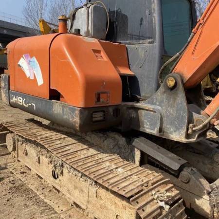 斗山DX80履带式挖掘机